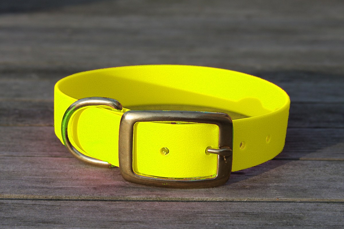 Preview: Biothane Halsband 25mm (Schnalle) in neon-gelb — handgefertigt