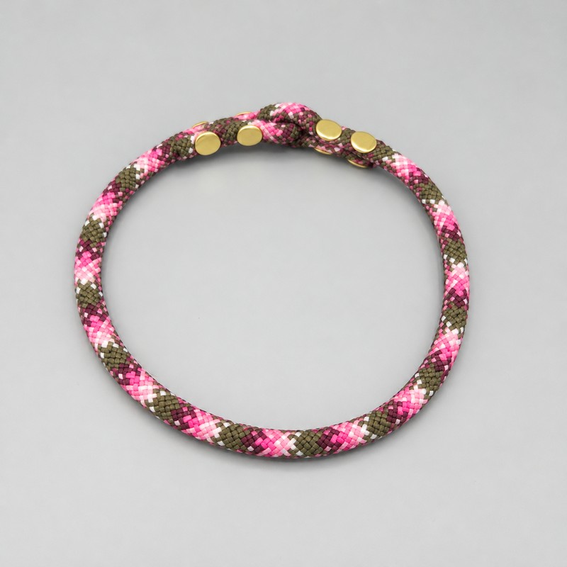 Collar FieldTrial — rosa-camuflaje — vista trasera — hecho a mano en adorit.be