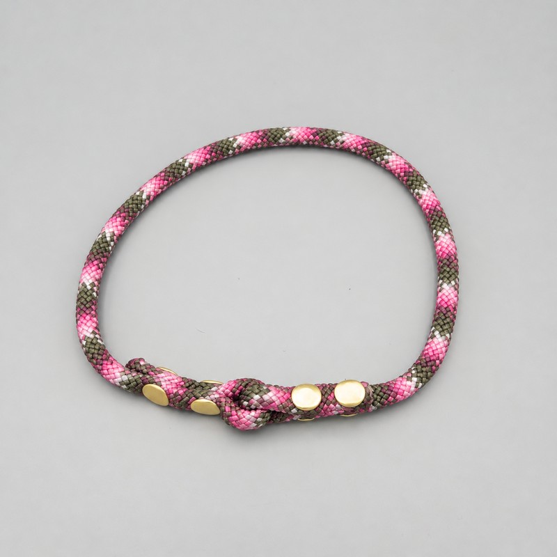 Collar FieldTrial — rosa-camuflaje — vista frontal — hecho a mano en adorit.be