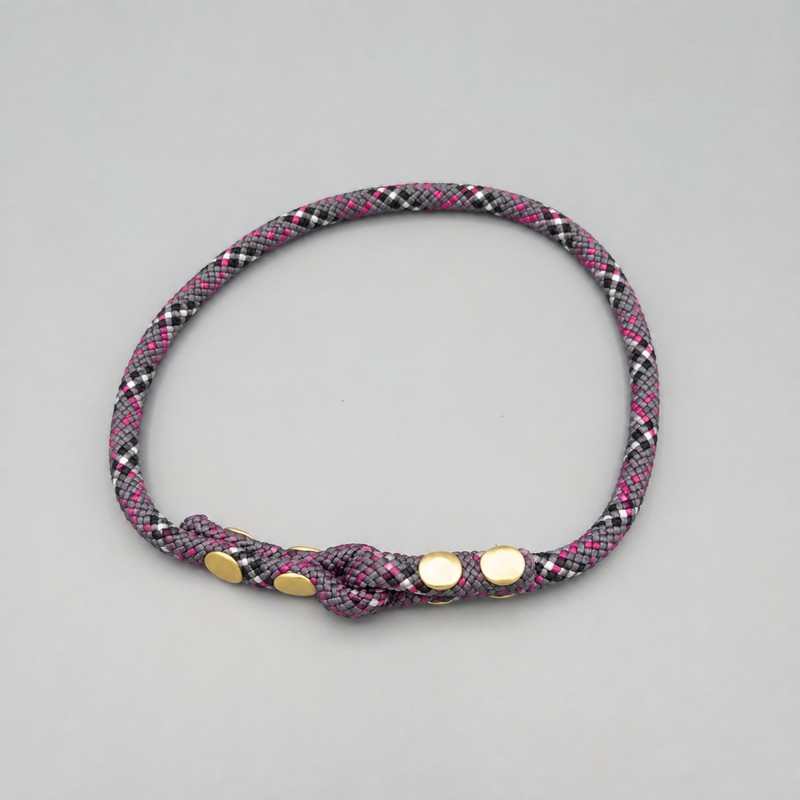 Collar FieldTrial — gris-rosa — vista frontal — hecho a mano en adorit.be