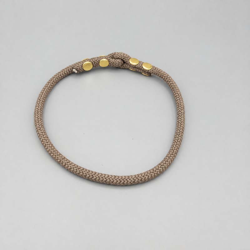 Collar FieldTrial — crema — vista trasera — hecho a mano en adorit.be
